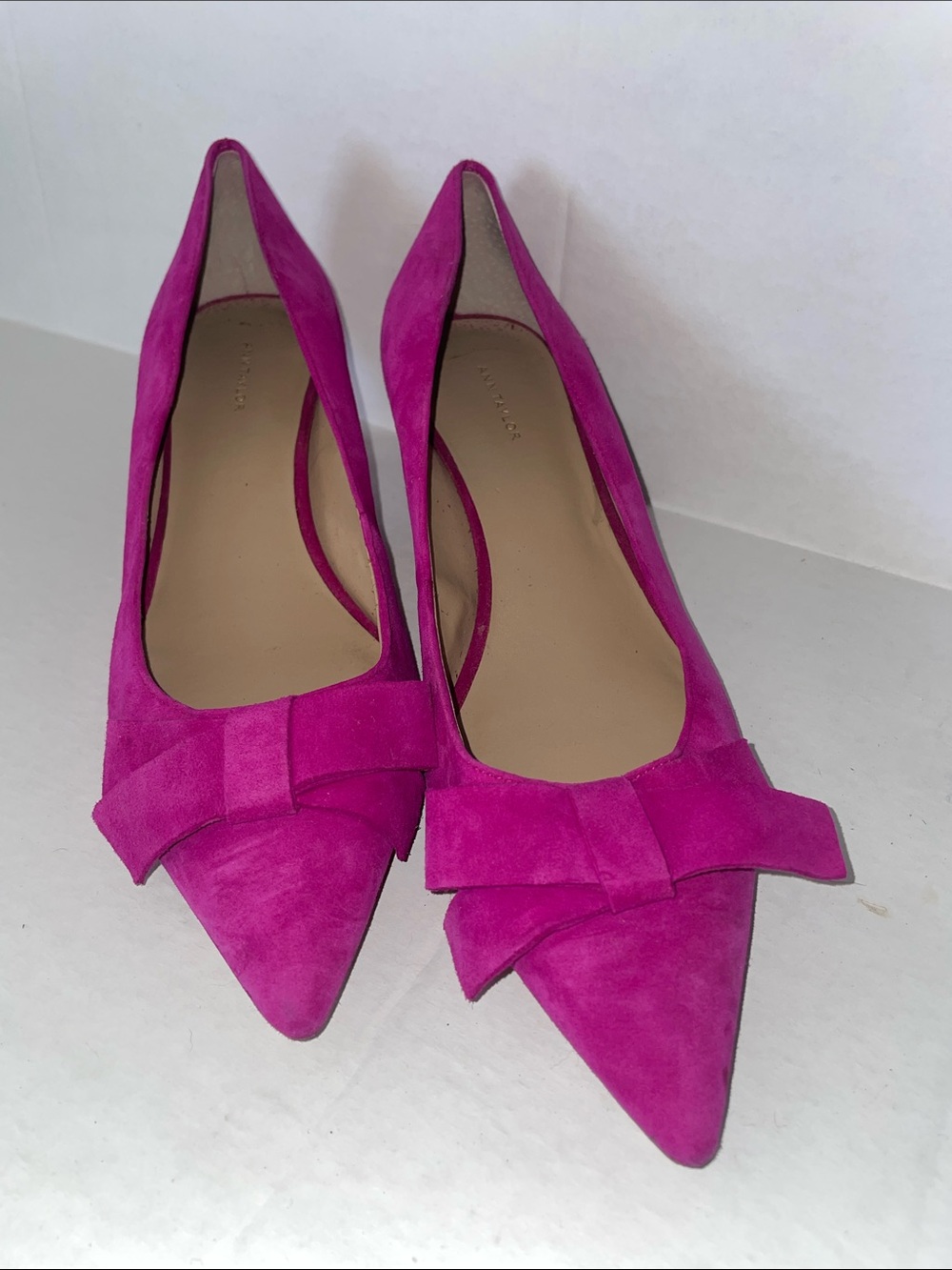 Ann Taylor Fuchsia Pointed-Toe Suede Bow Kitten heels size 9.5 women’s